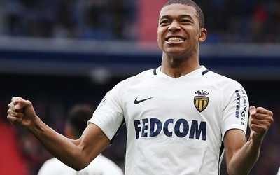 OK体育精华-C罗头球攻门被门将没收