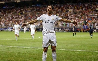 OK体育热评-乌克兰主帅脸色铁青离场